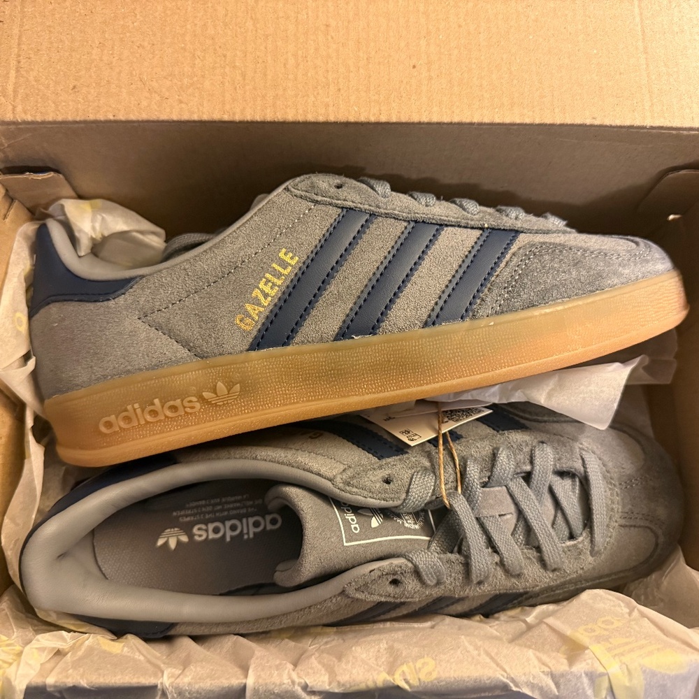 adidas Gazelle Kids Sneakers in Grey with Navy Stripes and Gum Sole